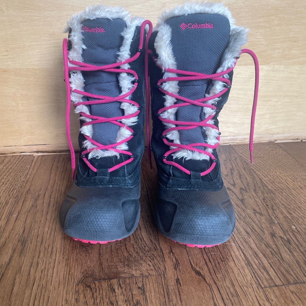 Columbia youth Heather canyon boots size 5